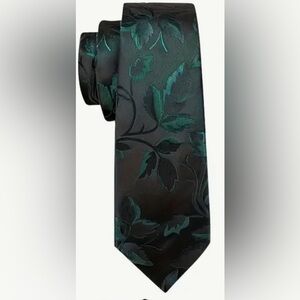 8 ties available (bundle of 8)
Barry Wang necktie, features a leafy green shine,